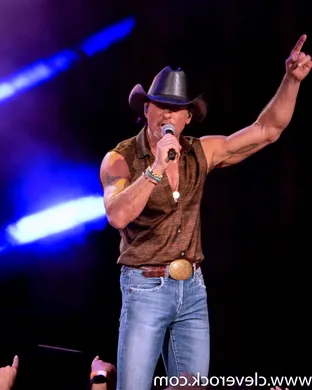 Tim McGraw Boston